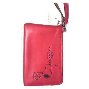 coach new york snoopy clutch